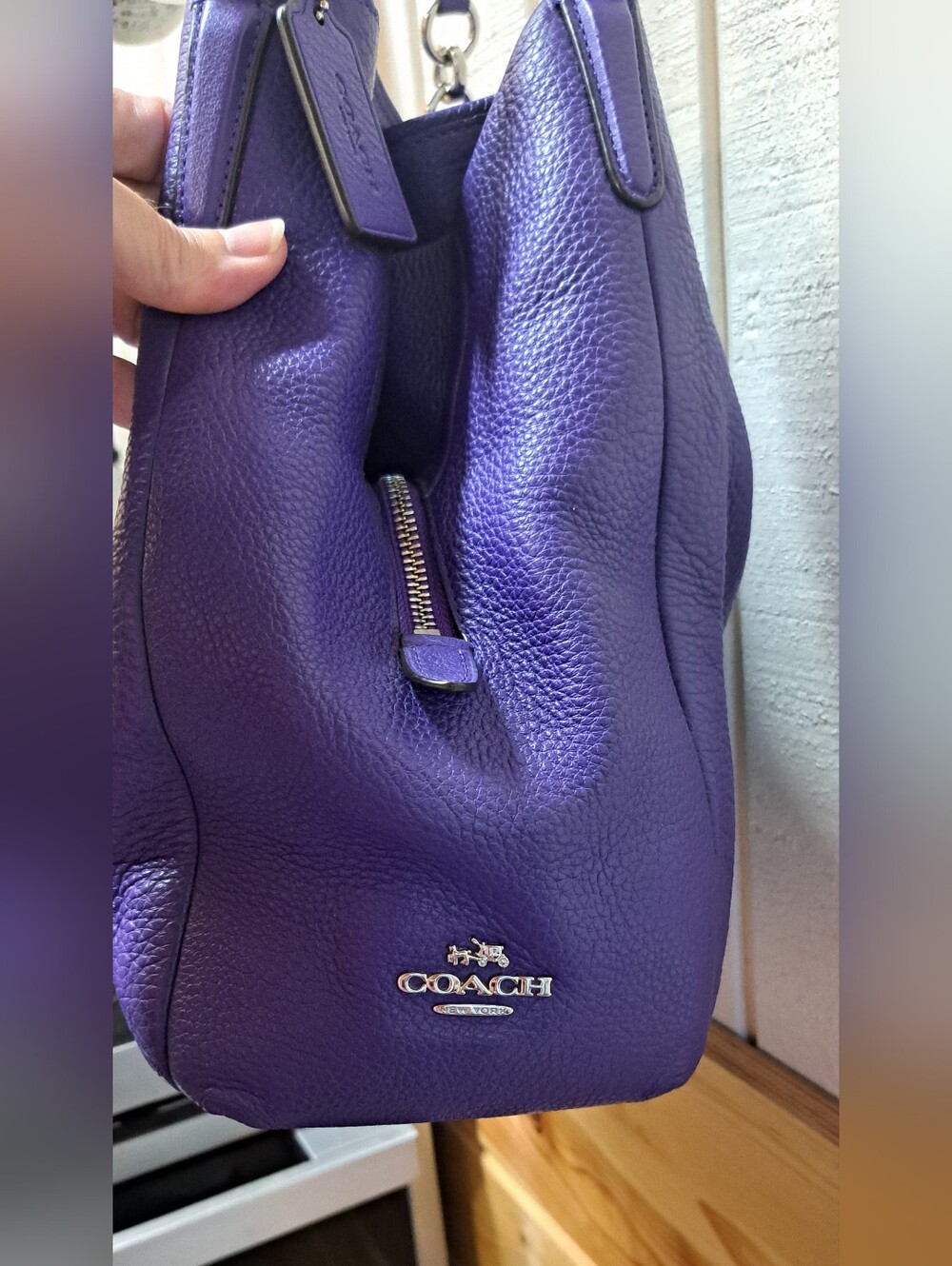 COACH Purple Leather Zipper & Magnetic Close Hobo Shoulder Bag Purse Compartment